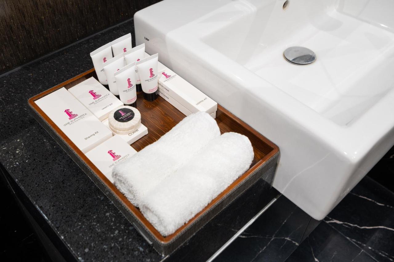 One Euphoria Luxe Hotel 安吉利斯 外观 照片