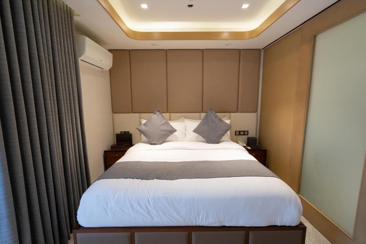 One Euphoria Luxe Hotel 安吉利斯 外观 照片